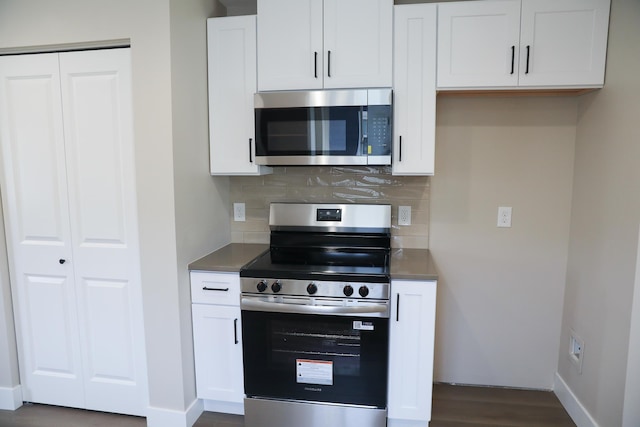 315 E I St, Deer Park, WA 99006 - kitchen featuring stainless steel appliances, decorative backsplash, white cabinetry, and dark wood-type flooring