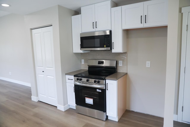 315 E I St, Deer Park, WA 99006 - kitchen with stainless steel appliances, light wood-style flooring, white cabinetry, backsplash, and recessed lighting