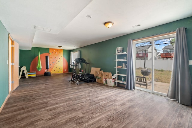 724 E Joshua Dr, Medical Lake, WA 99022 - workout room featuring wood finished floors, an accent wall, and wallpapered walls