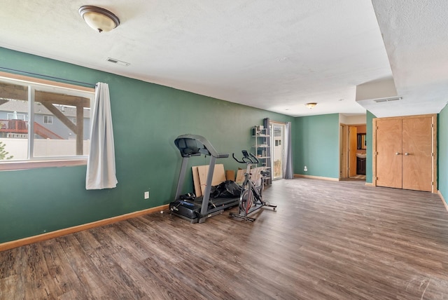 724 E Joshua Dr, Medical Lake, WA 99022 - workout room featuring wood finished floors and baseboards