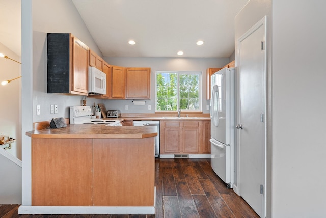 724 E Joshua Dr, Medical Lake, WA 99022 - kitchen featuring white appliances, a peninsula, dark wood finished floors, light countertops, and recessed lighting