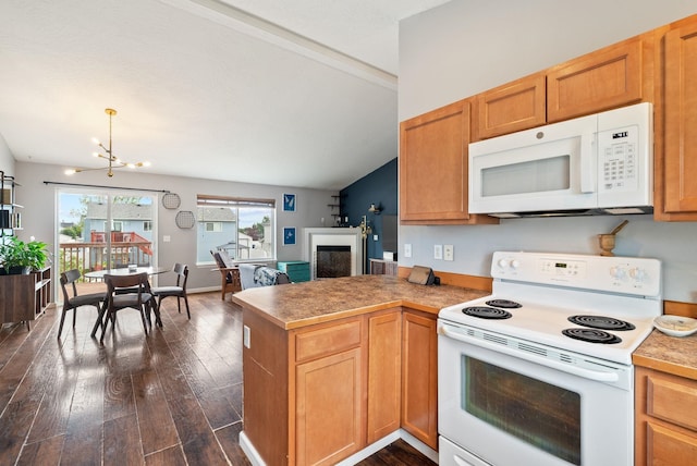 724 E Joshua Dr, Medical Lake, WA 99022 - kitchen featuring white appliances, dark wood-style floors, a chandelier, lofted ceiling, and a peninsula