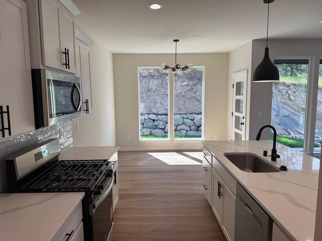 4420 S Willow Ln, Spokane, WA 99216 - kitchen featuring stainless steel appliances, dark wood-style floors, a chandelier, decorative light fixtures, and recessed lighting