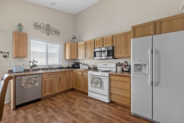 8910 N Oak St, Spokane, WA 99208 - kitchen featuring appliances with stainless steel finishes, wood finished floors, and a high ceiling