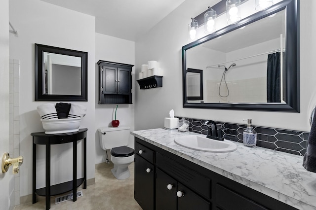 11905 N Atlantic St, Spokane, WA 99218 - bathroom with curtained shower and vanity