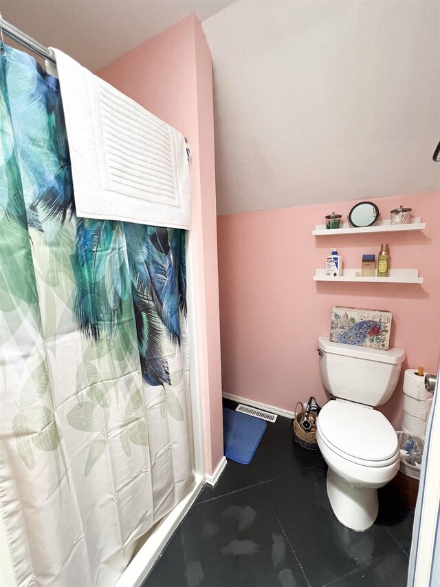 1572 E 20th Hwy, Colville, WA 99114 - full bathroom featuring a shower with curtain and tile patterned flooring