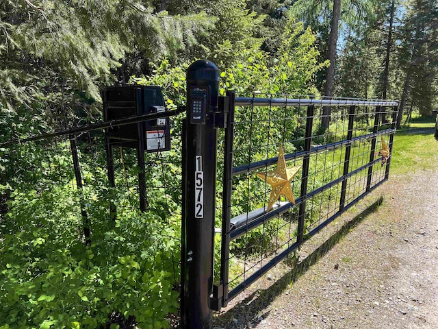 1572 E 20th Hwy, Colville, WA 99114 - view of gate