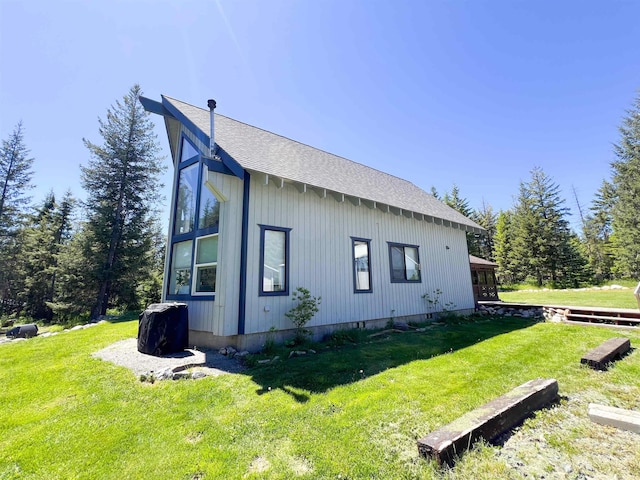 1572 E 20th Hwy, Colville, WA 99114 - view of side of home with roof with shingles and a lawn