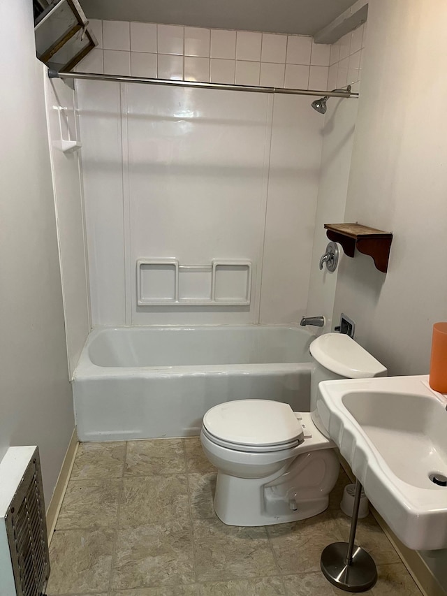 10520 N College Cir, Spokane, WA 99218 - full bath with bathing tub / shower combination