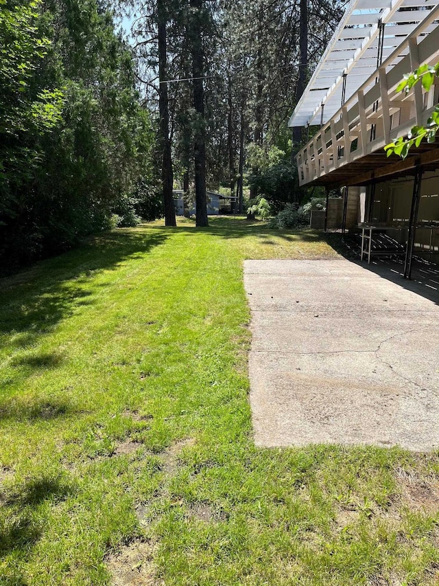 10520 N College Cir, Spokane, WA 99218 - view of grassy yard featuring a wooden deck