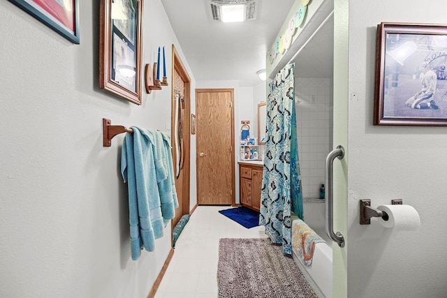 4821 S Conklin Rd, Greenacres, WA 99016 - bathroom featuring shower / bathtub combination with curtain