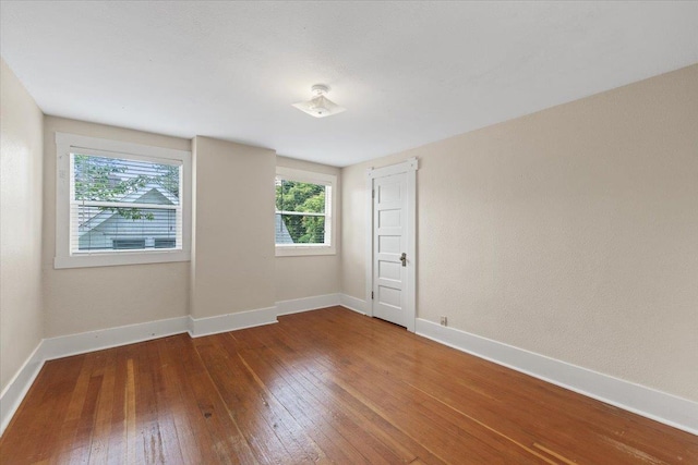 1007 W 15th Ave, Spokane, WA 99203 - unfurnished room featuring plenty of natural light and hardwood / wood-style floors