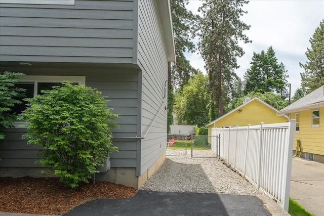 426 E 17th St, Spokane, WA 99203 - view of side of home