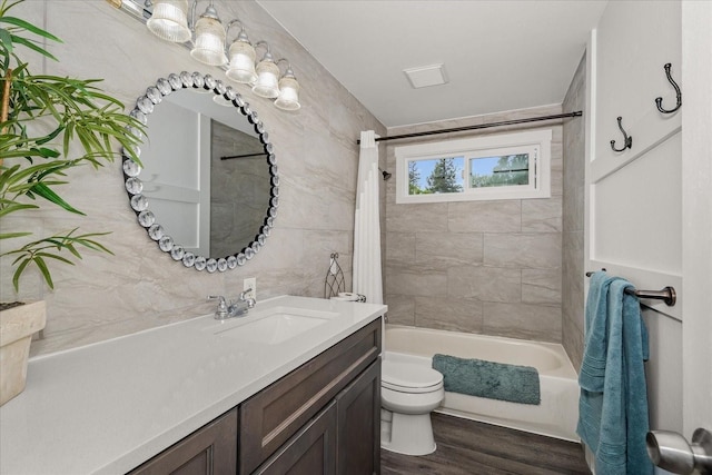 426 E 17th St, Spokane, WA 99203 - bathroom with vanity, shower / bath combination with curtain, and wood finished floors