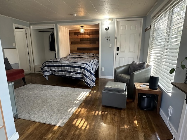 820/828 W 11th Ave, Spokane, WA 99204 - bedroom featuring wood finished floors and a closet