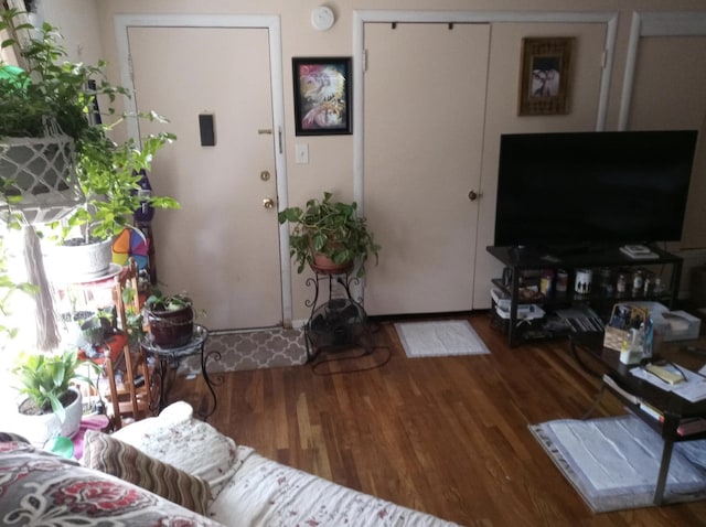 820/828 W 11th Ave, Spokane, WA 99204 - living room featuring wood finished floors