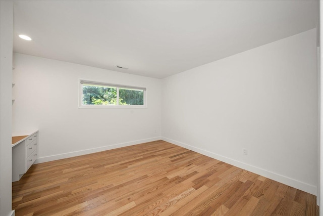 915 W 32nd Ave, Spokane, WA 99203 - spare room featuring light wood finished floors and recessed lighting