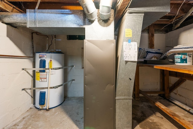 405 W 5th St, Sprague, WA 99204 - utility room featuring water heater