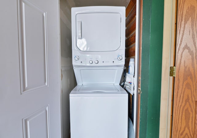 42325 N Sylvan Rd, Elk, WA 99009 - laundry area with stacked washer / drying machine