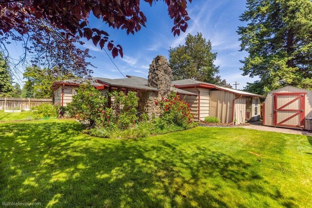 1003 W Eastmont Way, Spokane, WA 99208 - rear view of house featuring a storage unit