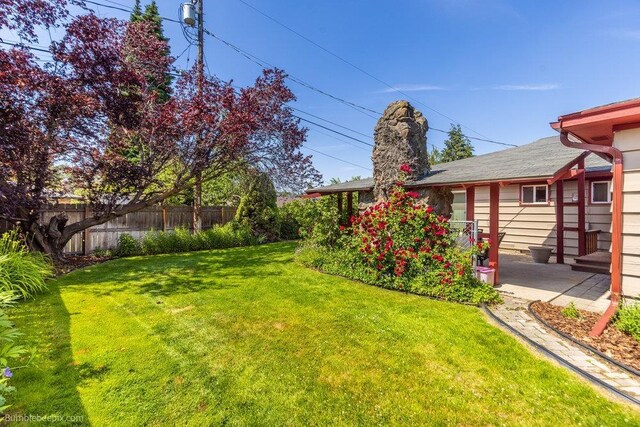1003 W Eastmont Way, Spokane, WA 99208 - view of yard featuring a patio area