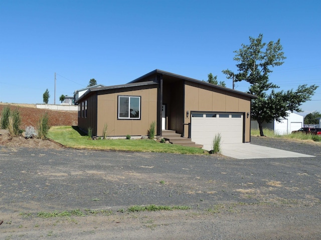 516 SW Alder St, Wilbur, WA 99185 - mid-century inspired home with a garage and driveway