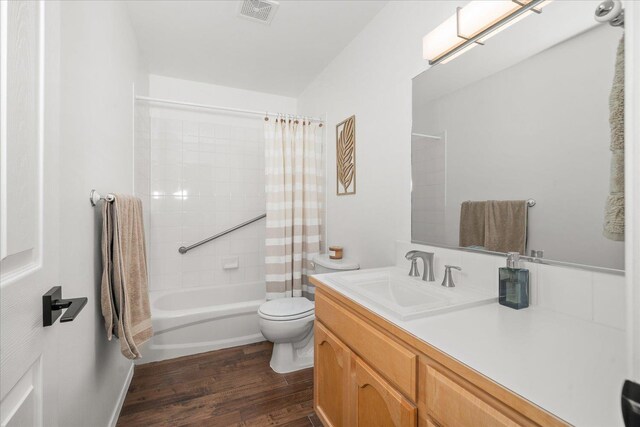 8422 E Sandlewood Ln, Spokane, WA 99217 - bathroom featuring wood finished floors, vanity, and shower / bath combo