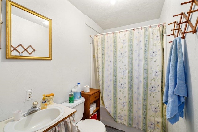 491 Winterfield Rd, Newport, WA 99156 - bathroom with vanity, shower / bath combo with shower curtain, and a textured ceiling