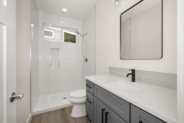 4219 W Tolliver Ct, Spokane, WA 99208 - bathroom featuring vanity, a tile shower, wood finished floors, and recessed lighting