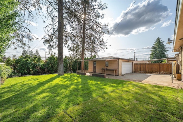 5615 N Forest Blvd, Spokane, WA 99205 - view of yard featuring a garage