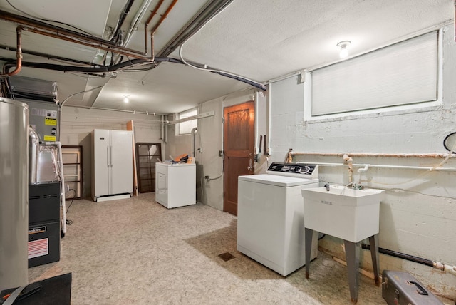 1827 S Arthur St, Spokane, WA 99203 - laundry area featuring washer / dryer and water heater