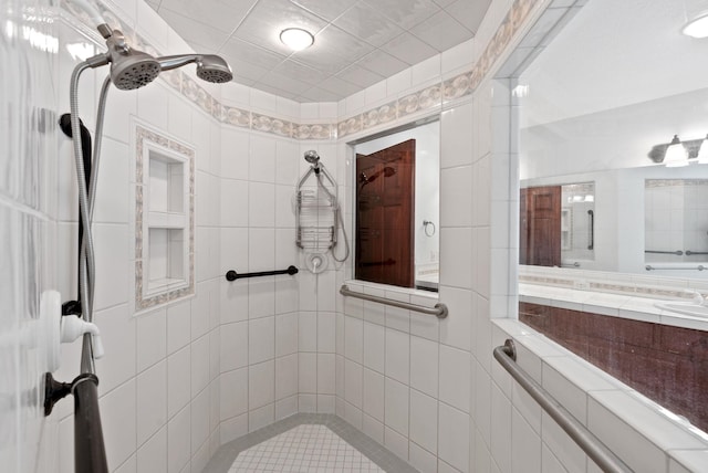 12910 S Fairway Ridge Ln, Spokane, WA 99224 - bathroom with double vanity, a garden tub, and vaulted ceiling
