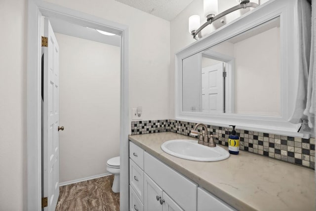 844 W Cliff Dr Unit 206, Spokane, WA 99204 - bathroom featuring vanity, backsplash, and a textured ceiling