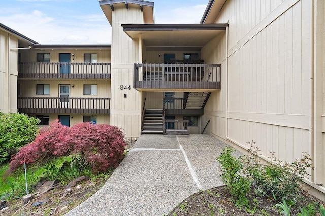 844 W Cliff Dr Unit 206, Spokane, WA 99204 - view of building exterior featuring stairway