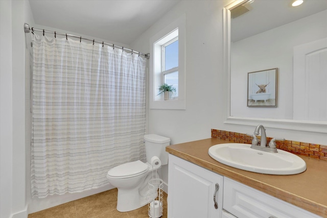 4669 Williams Valley Rd Unit D, Clayton, WA 99110 - bathroom featuring vanity, a shower with curtain, and tile patterned floors