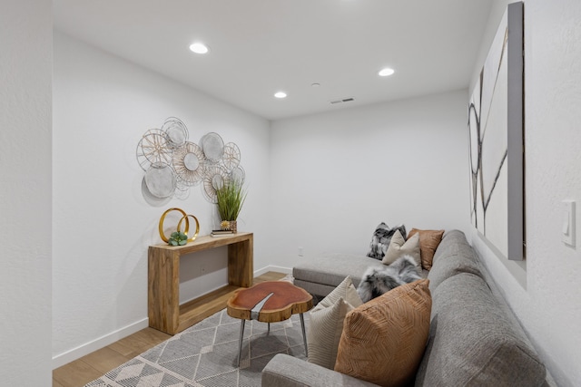 2009 W 9th Ave, Spokane, WA 99204 - sitting room with recessed lighting and light wood-style floors