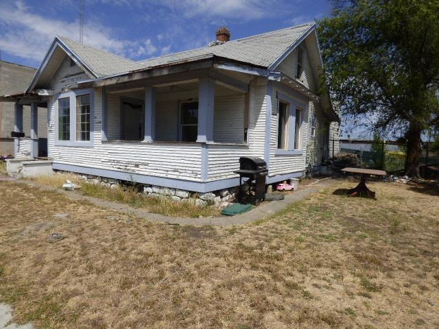 1727 E Riverside Ave, Spokane, WA 99202 - view of side of home with a chimney and a yard