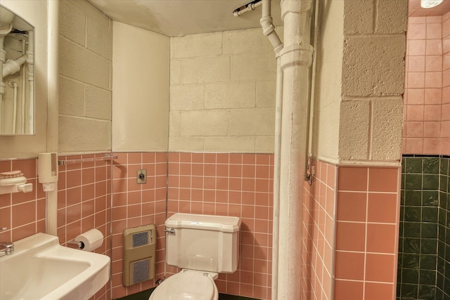 3303 W 8th Ave, Spokane, WA 99224 - bathroom with tile walls and wainscoting