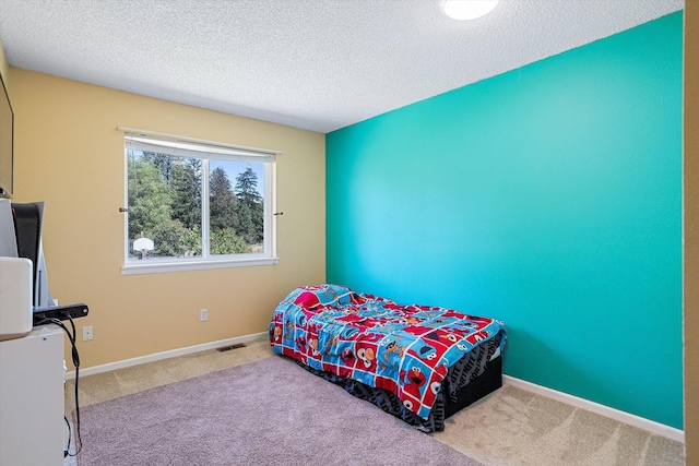 4129 E 32nd Ave, Spokane, WA 99223 - carpeted bedroom featuring a textured ceiling