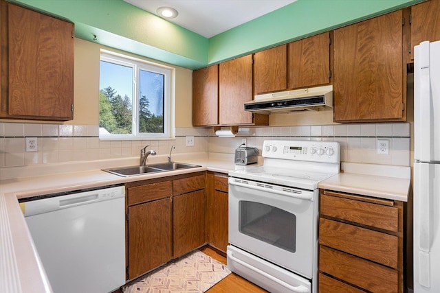 4129 E 32nd Ave, Spokane, WA 99223 - kitchen featuring white appliances, under cabinet range hood, and light countertops