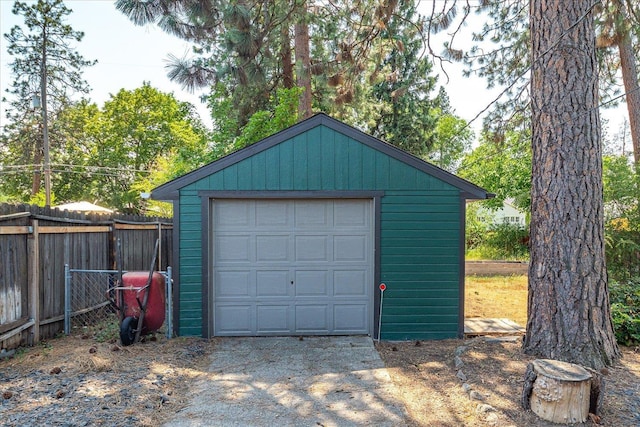 3829 W Broad Ave, Spokane, WA 99205 - detached garage featuring driveway