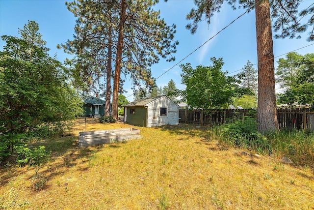 3829 W Broad Ave, Spokane, WA 99205 - view of yard with an outdoor structure