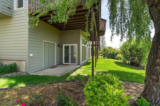 2106 E Turnberry Ln, Spokane, WA 99223 - view of green lawn featuring a patio