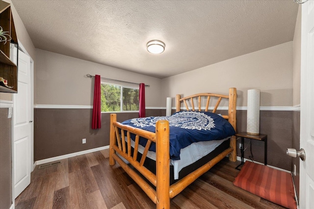 1481 Northshore Diamond Lake Rd, Newport, WA 99156 - bedroom featuring wood finished floors and a textured ceiling