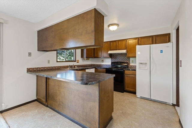 3810 S Moffitt Rd, Spokane Valley, WA 99206 - kitchen with white appliances, under cabinet range hood, a peninsula, dark countertops, and light flooring