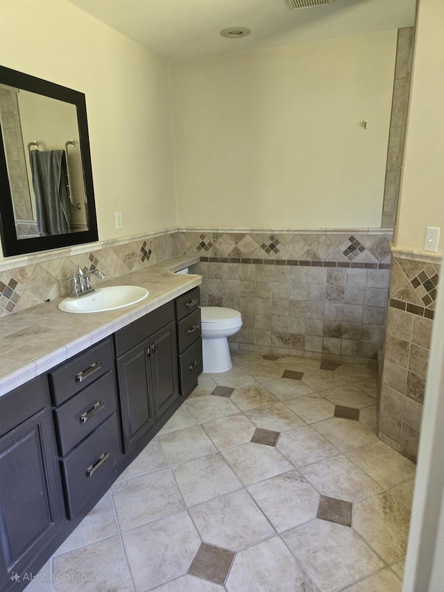 6321 310th St NW Stanwood, Unit Stanwood, WA 98292 - full bath featuring tile walls, vanity, and wainscoting