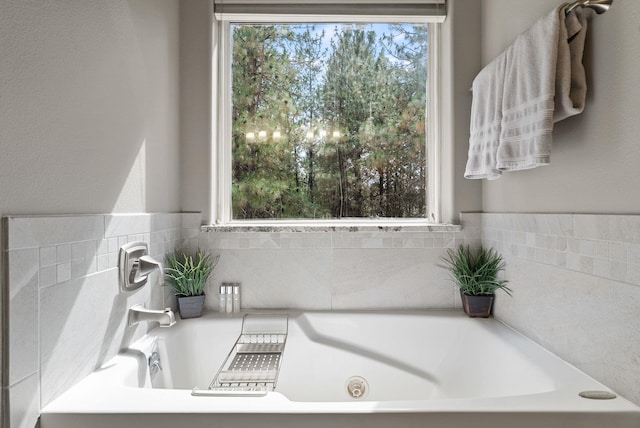 4812 S Wildwood Ln, Spokane, WA 99206 - bathroom featuring a bath