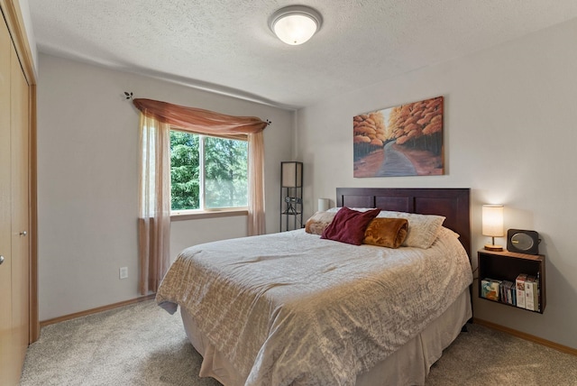 4812 S Wildwood Ln, Spokane, WA 99206 - bedroom featuring carpet, a textured ceiling, and a closet