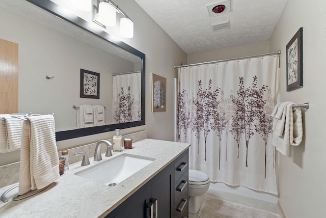 4812 S Wildwood Ln, Spokane, WA 99206 - bathroom featuring vanity, tile patterned flooring, a shower with curtain, and a textured ceiling