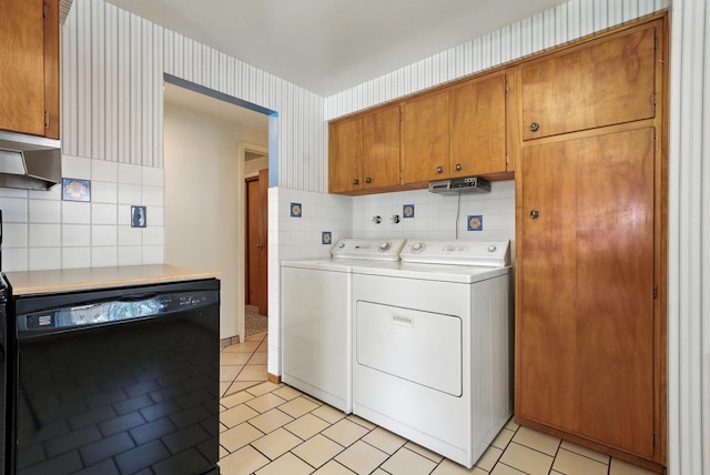 14807 E Broadway Ave, Spokane Valley, WA 99216 - laundry area with independent washer and dryer and wallpapered walls